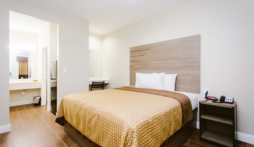 Basic Single Room, 1 King Bed