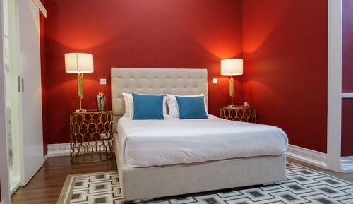 Studio, 1 Queen Bed with Sofa bed (Red)