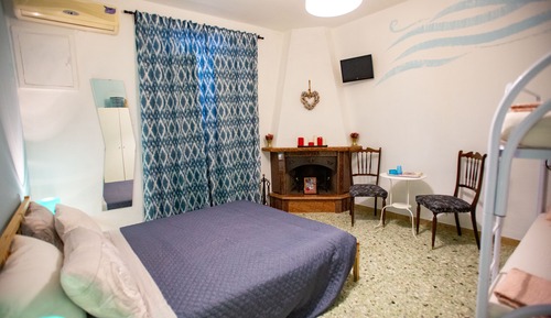 Quadruple Room, Shared Bathroom (Aria)