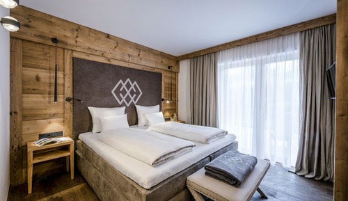 Large Mountain Apartment with lake view