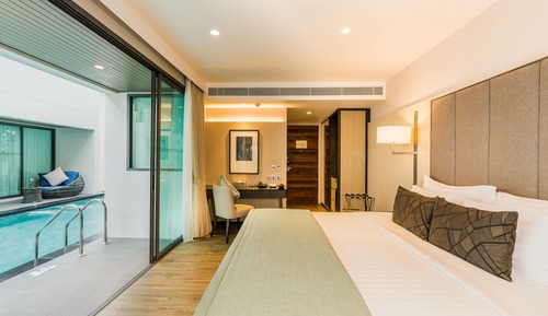 Premier Room, Pool Access