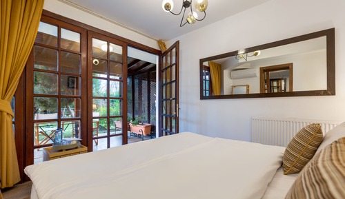 Basic Double Room, 1 Bedroom, Garden View