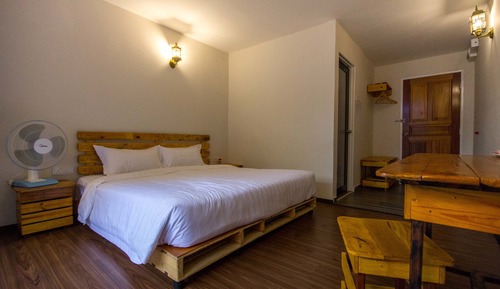 Deluxe Room, 1 King Bed, Balcony