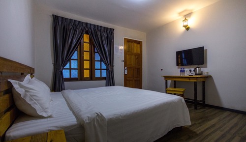 Deluxe Room, 1 Queen Bed