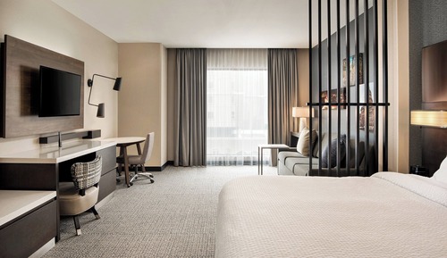 Studio, 1 King Bed with Sofa bed (Hearing Accessible)