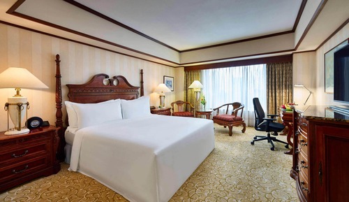 Club Queen Room (Inclusive of Executive Lounge access) 