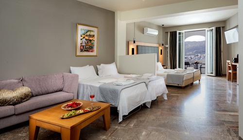 Standard Suite, Sea View
