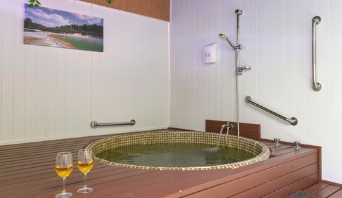 Exclusive Studio Suite, 1 Queen Bed, Hot Tub, Ground Floor
