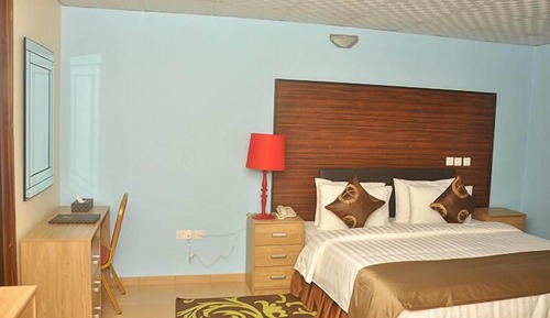 Business Suite, City View