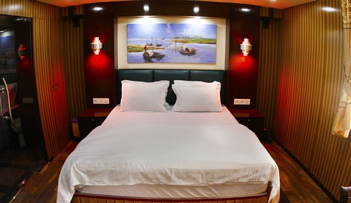 Exclusive Suite, 1 Queen Bed, Pool View, Overwater
