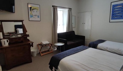 Family Room (Sleeps 4)