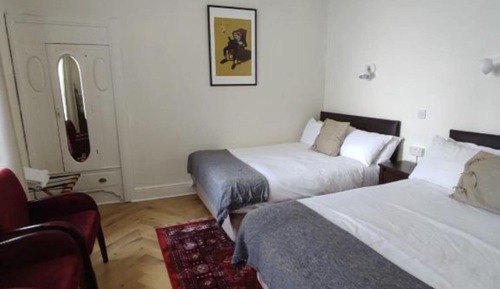 Family Room (Sleeps 5)
