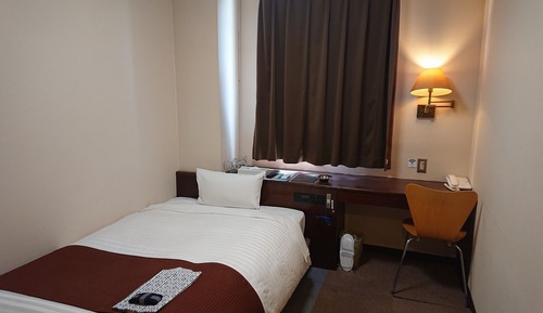 Semi Double Room, Smoking