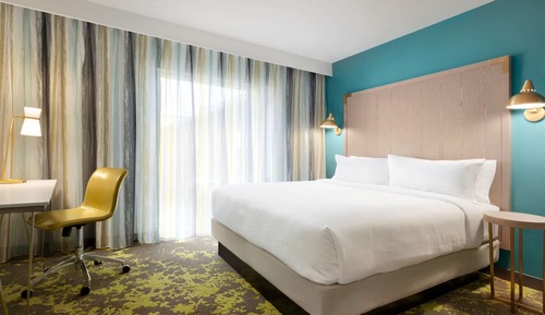 Suite, 1 King Bed, Accessible (Hearing)