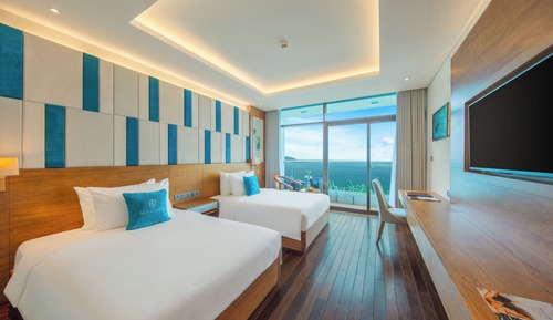 Deluxe Twin Ocean Front With Balcony