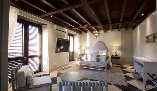 Junior Room, 1 King Bed