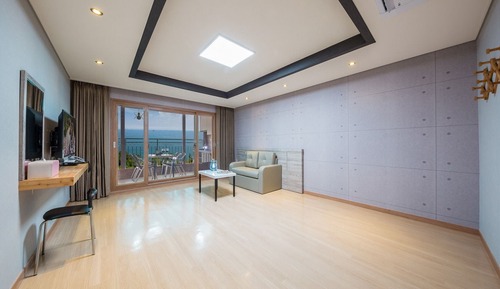 Room (Korean Ondol)