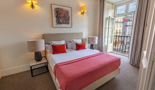 Deluxe Suite with Square View
