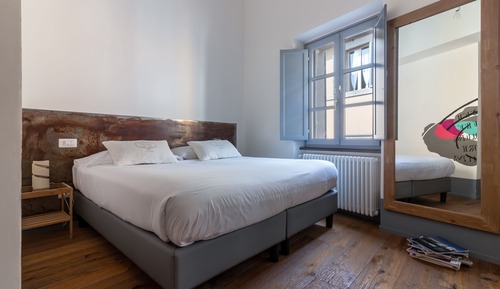 Double Room (Roma)