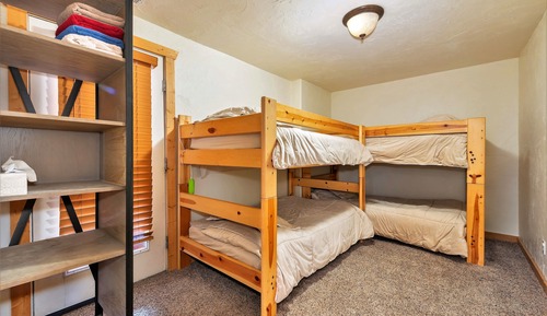 Basic Quadruple Room, Multiple Beds, Non Smoking, Shared Bathroom (Private Bunk)