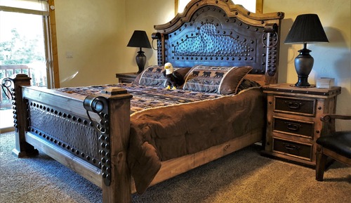 Deluxe Double Room, 1 King Bed, Private Bathroom (Balcony, Eagle)
