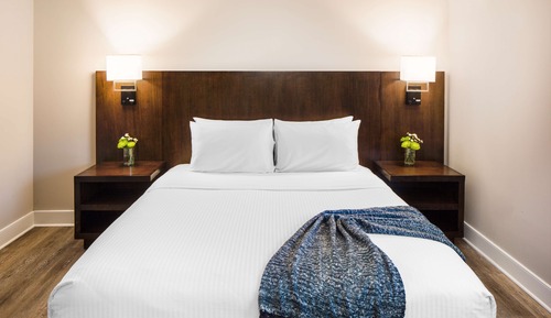 Suite, 1 King Bed (Edison)