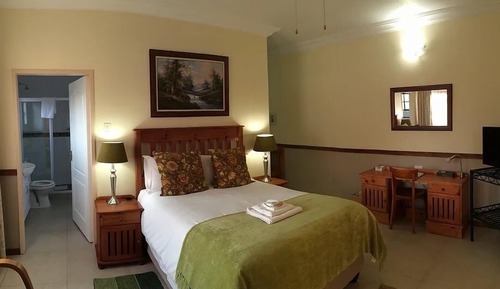 Self-Catering Standard Double room (4)