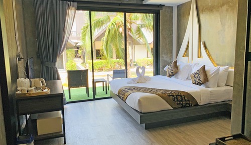 Deluxe Room, Pool View