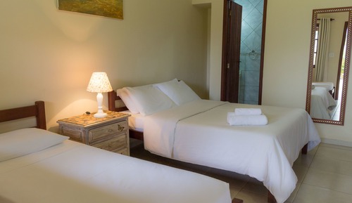 Quarto Triplo com Vista Jardim