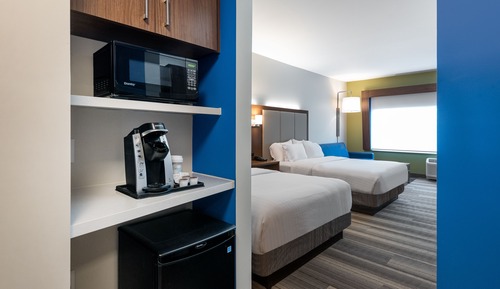 Suite, 2 Queen Beds (Living Area)