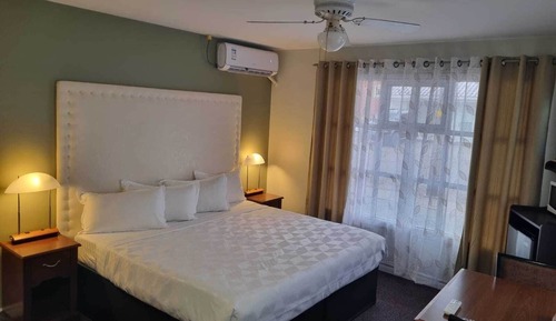 Standard Room, 1 King Bed