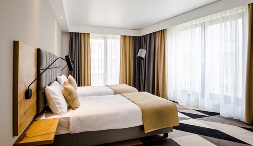 Deluxe Suite (Family Room)