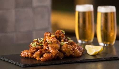[Chicken & Beer] Premier Twin, City View + Chicken + Unlimited Draft Beer for 2