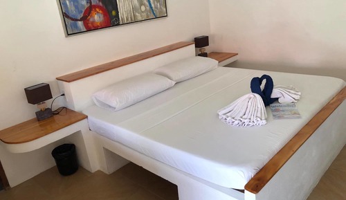 Standard Room, 1 King Bed, Patio, Garden Area