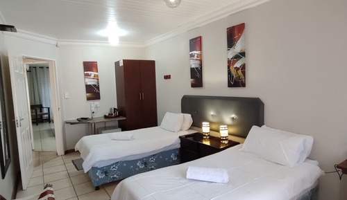 Family Room, 2 Bedrooms