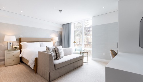 Room, Balcony (Goldener)