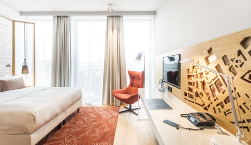 Deluxe Studio