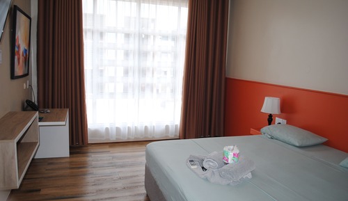 Senior Double Room, 1 Bedroom, Garden View, Poolside
