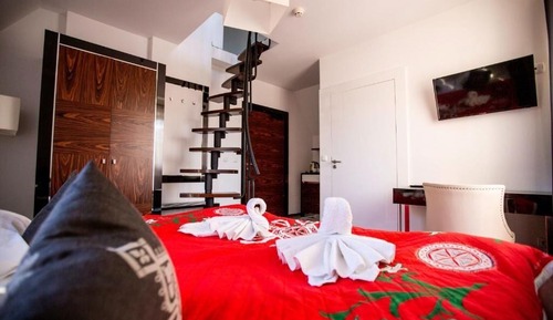 Deluxe Room, Mezzanine