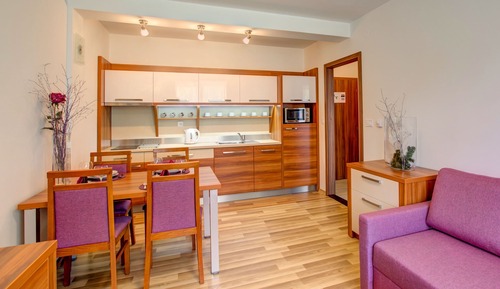 Deluxe Suite, 2 Bedrooms, Kitchen, Hill View
