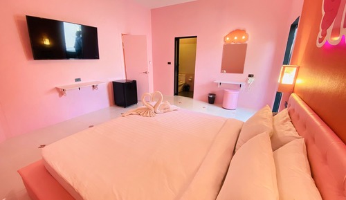 Honeymoon Suite
