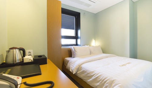 Single Room, 1 Double Bed