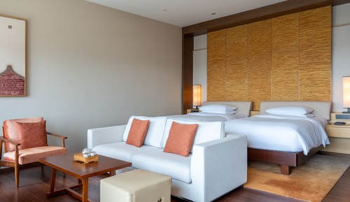 2 Twin Beds with Club Access Deluxe