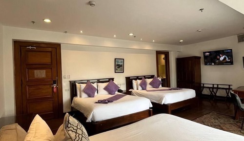 Botanical Suite with Jacuzzi