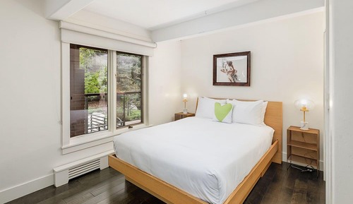 Deluxe Condo, 2 Bedrooms, Balcony, River View (CEC 9)