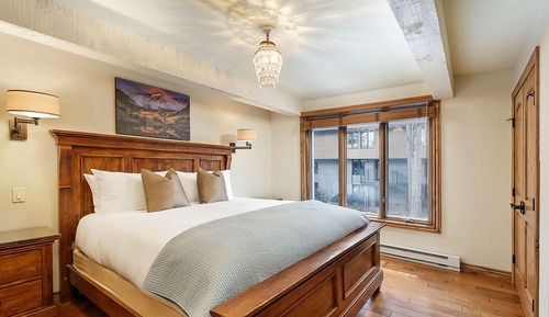 Deluxe Condo, 2 Bedrooms, Patio (CRF 38)