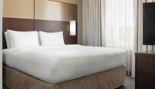 Studio Suite, 1 King Bed with Sofa bed, Non Smoking (Hearing Accessible)