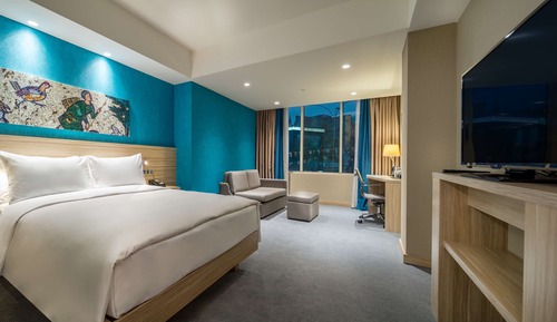 Family Room, 1 Queen Bed, Smoking, Balcony