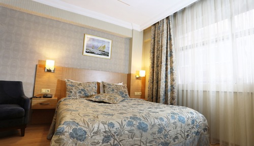 Family Studio Suite, 1 King Bed with Sofa bed, Kitchen