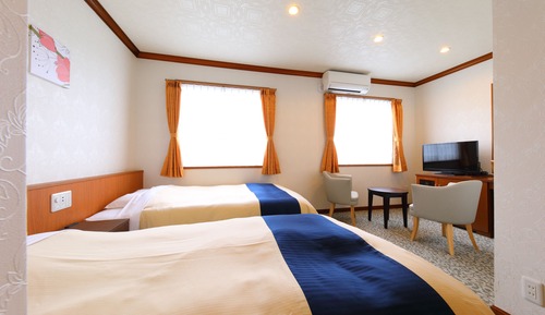 Twin (Semi Double Bed)